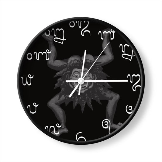 ساعة "حماية الشيطان البالية" بأرقام بالية